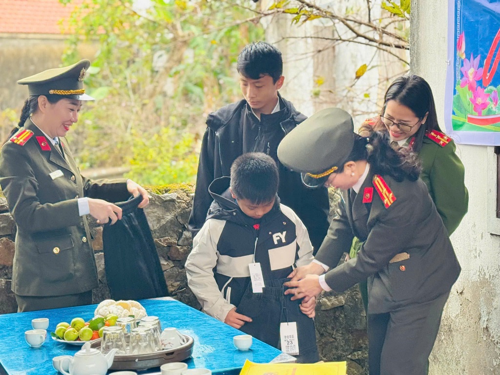 Lễ nhận đỡ đầu cháu Lộc