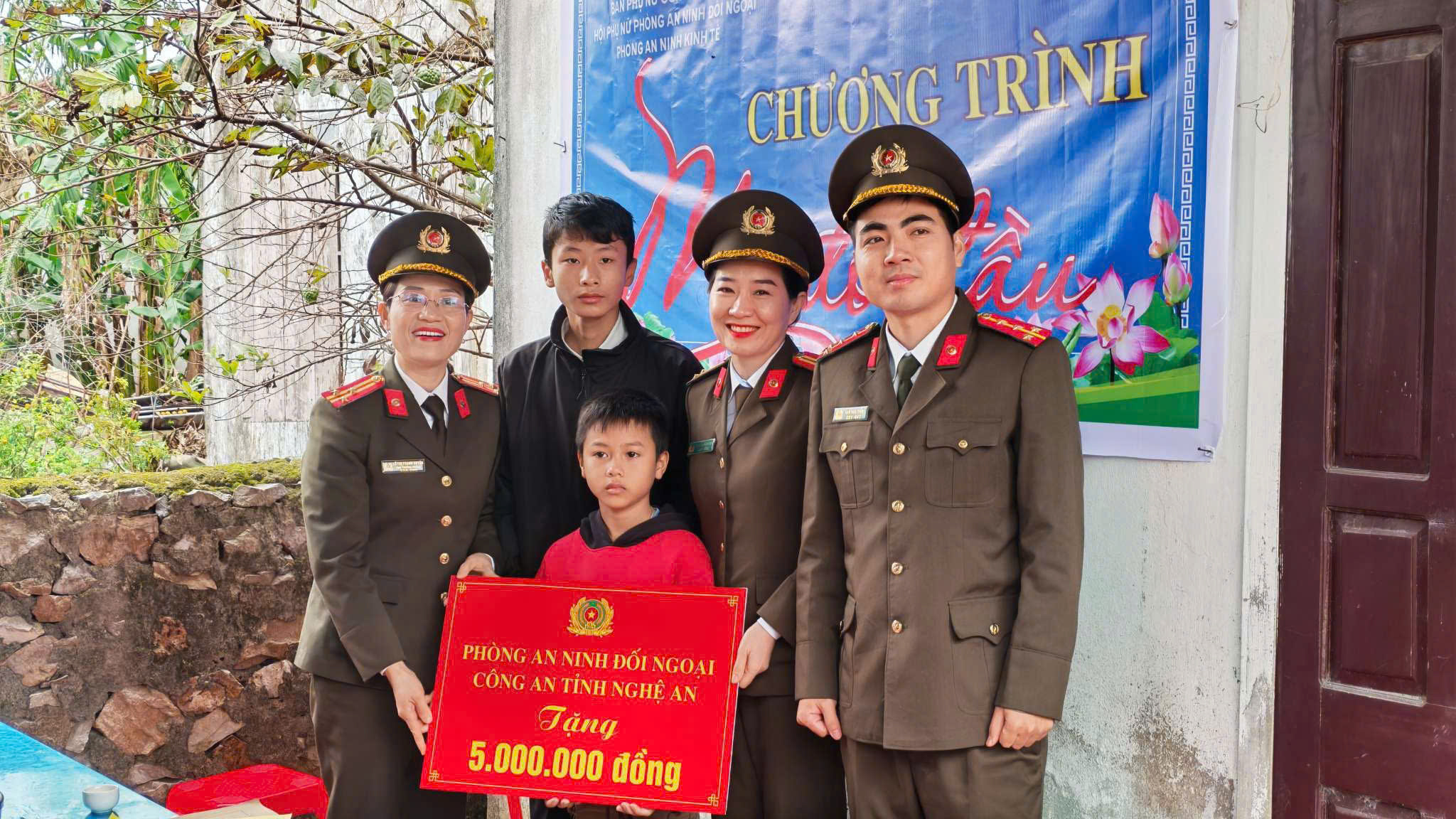 Lễ nhận đỡ đầu cháu Lộc